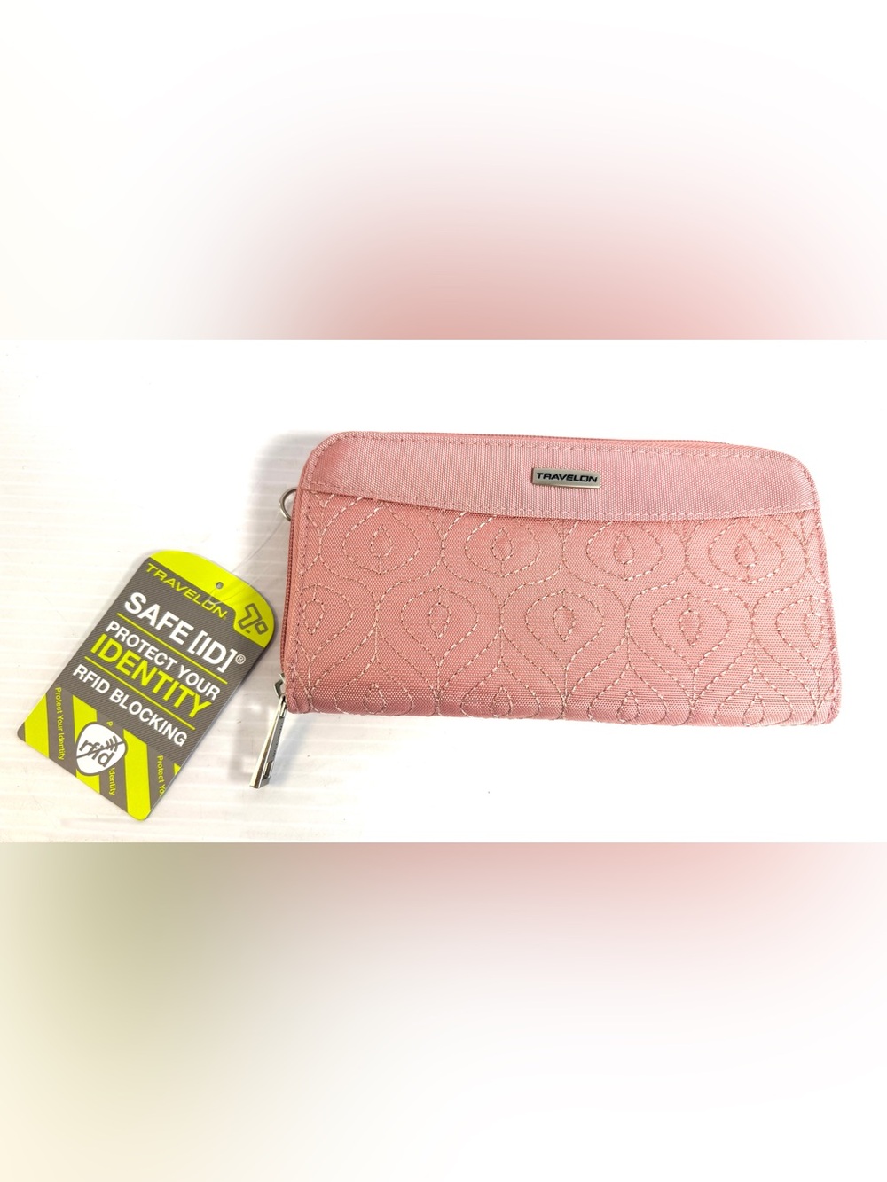 Travelon Blush Quilted RFID Zip Wallet